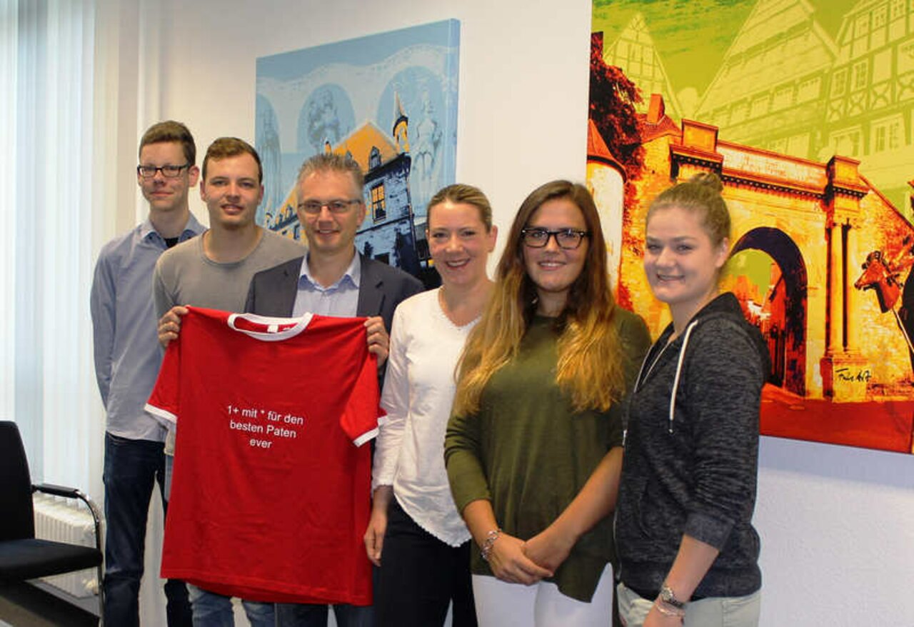 SPD-Landtagsabgeordneter Henning besucht Schülerzeitungsredakteure