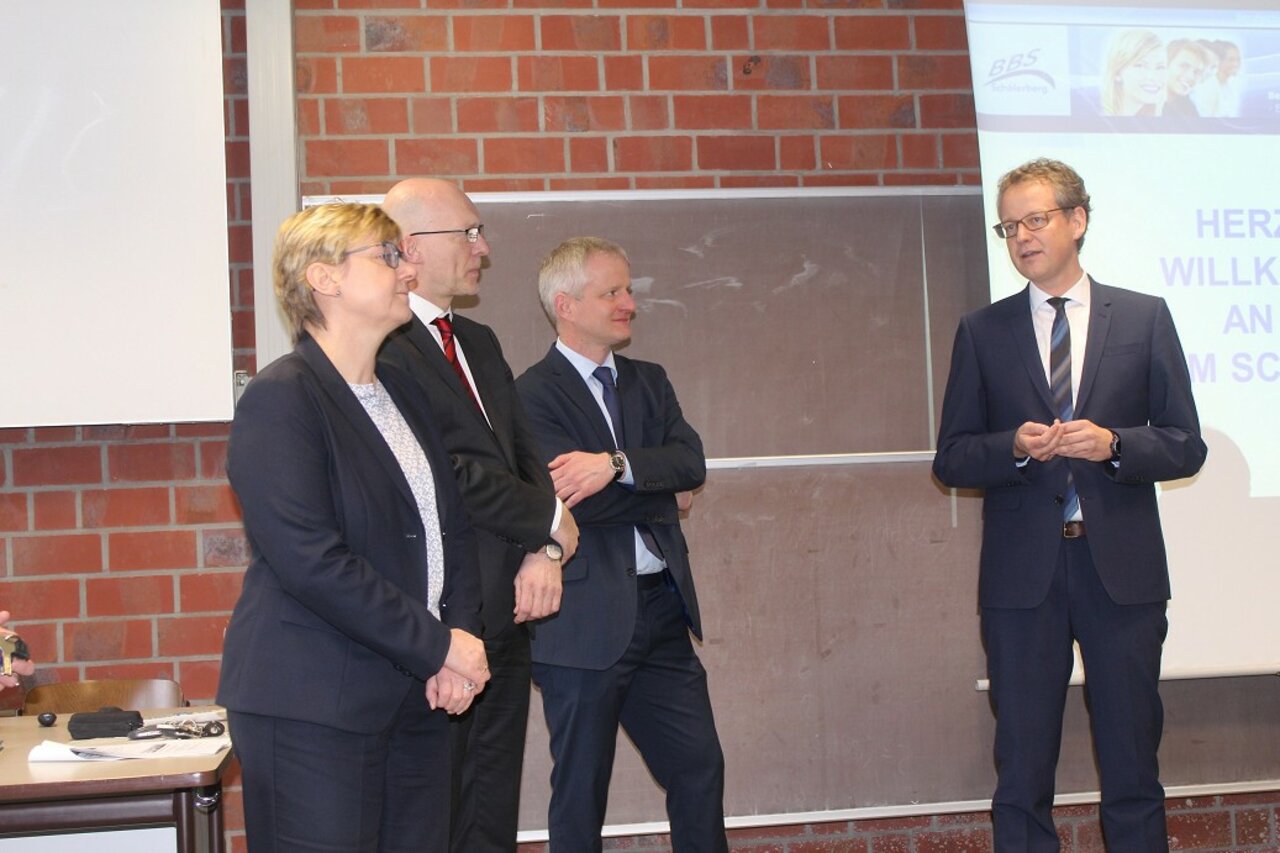 Kultusministerin Heiligenstadt informiert sich über Industrie/Wirtschaft 4.0 Image 14