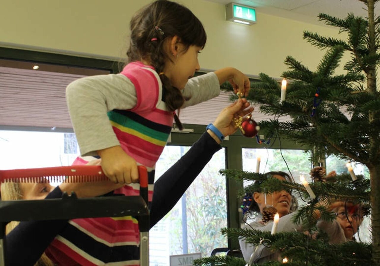 Weihnachtliche Atmosphäre in der Schule Image 2