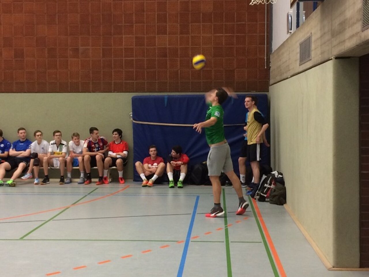 Jahrgang 12 dominiert Weihnachts-Volleyballturnier Image 14