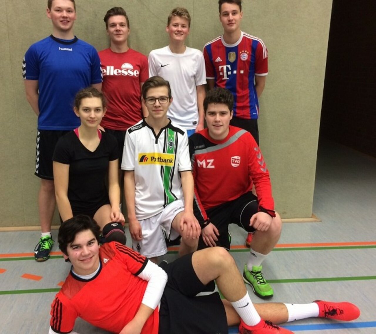 Jahrgang 12 dominiert Weihnachts-Volleyballturnier Image 18