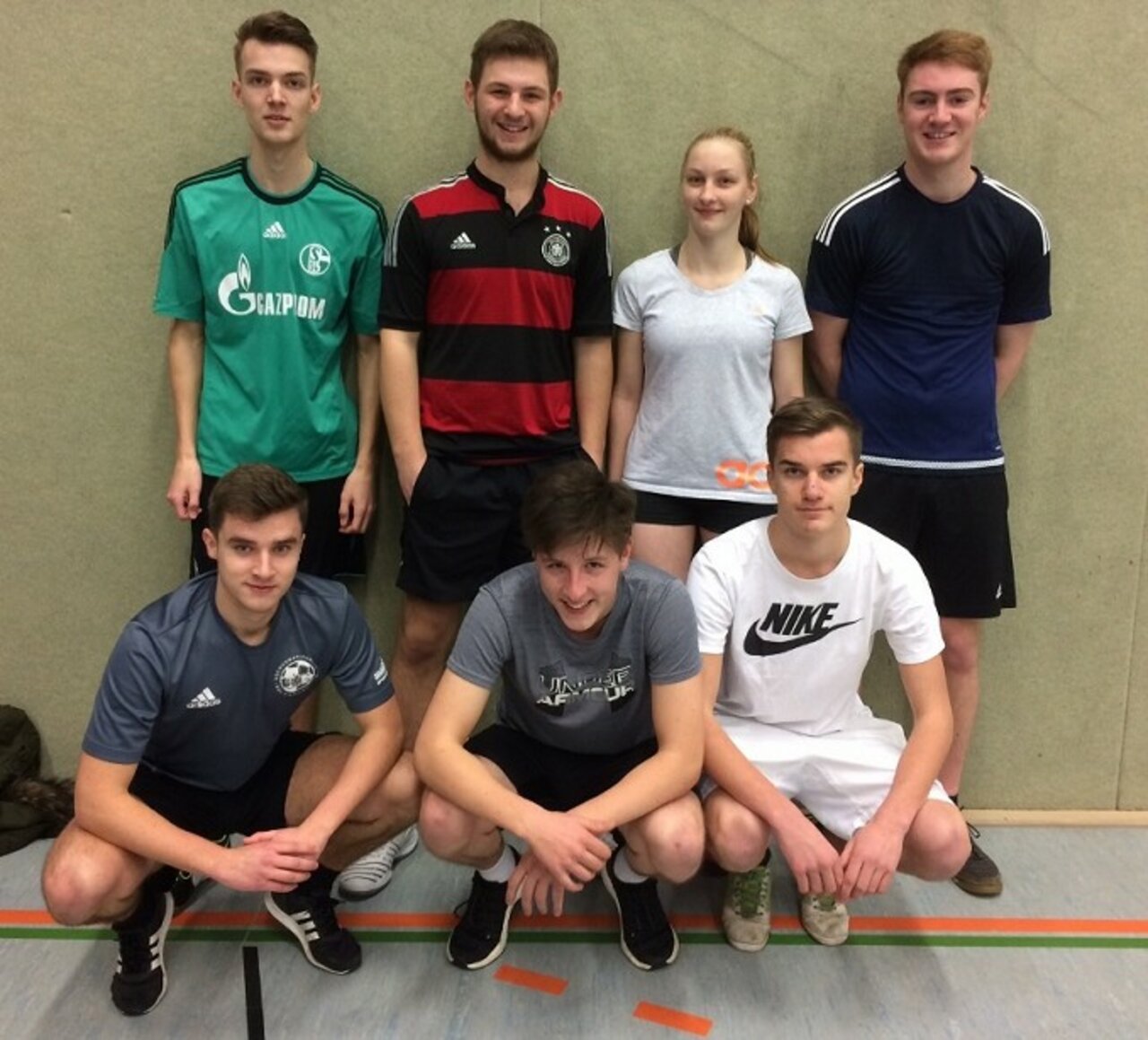 Jahrgang 12 dominiert Weihnachts-Volleyballturnier Image 19