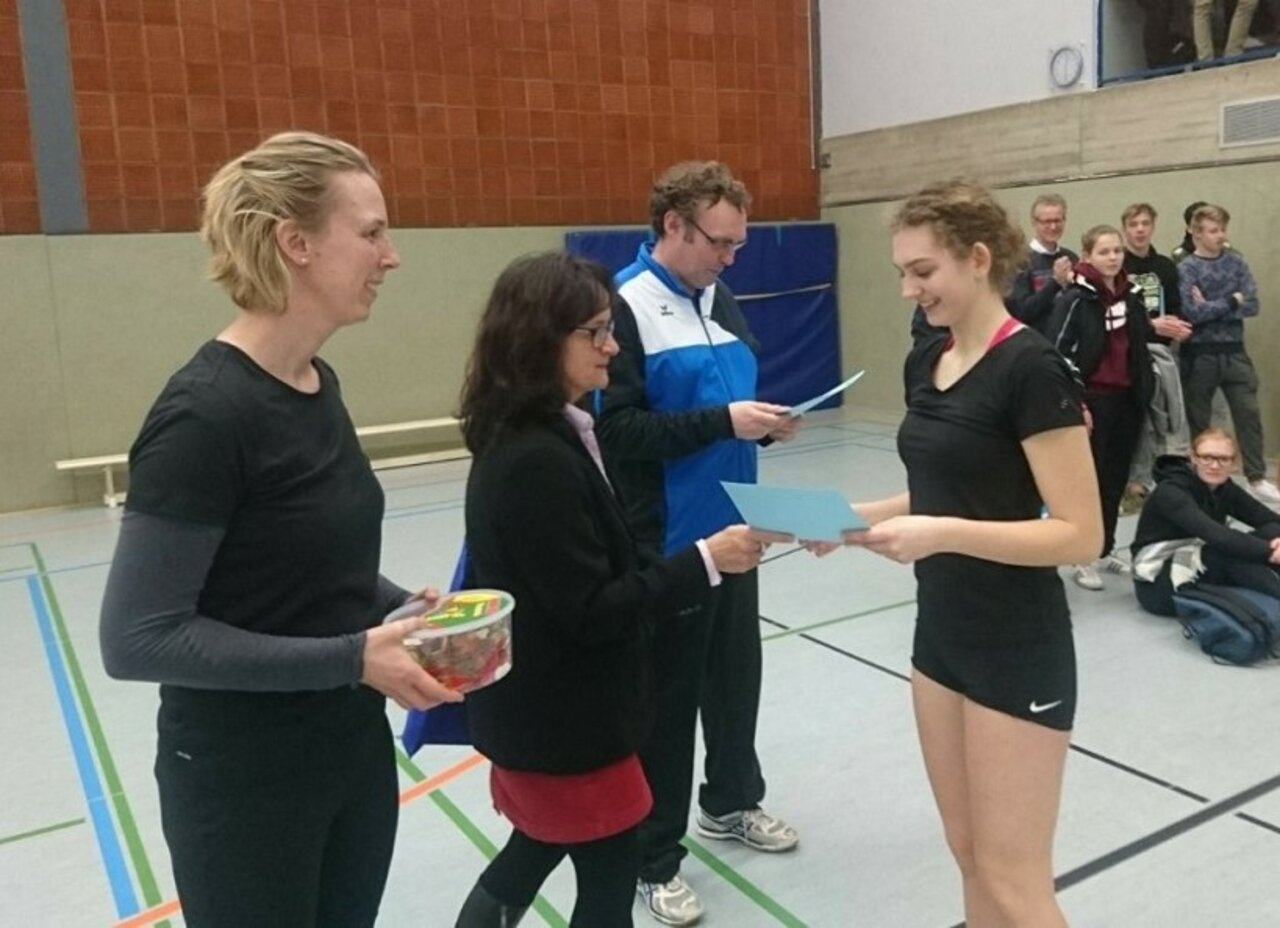 Jahrgang 12 dominiert Weihnachts-Volleyballturnier