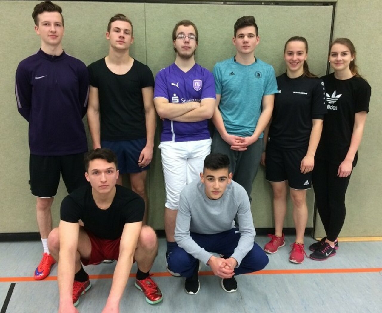 Jahrgang 12 dominiert Weihnachts-Volleyballturnier Image 21