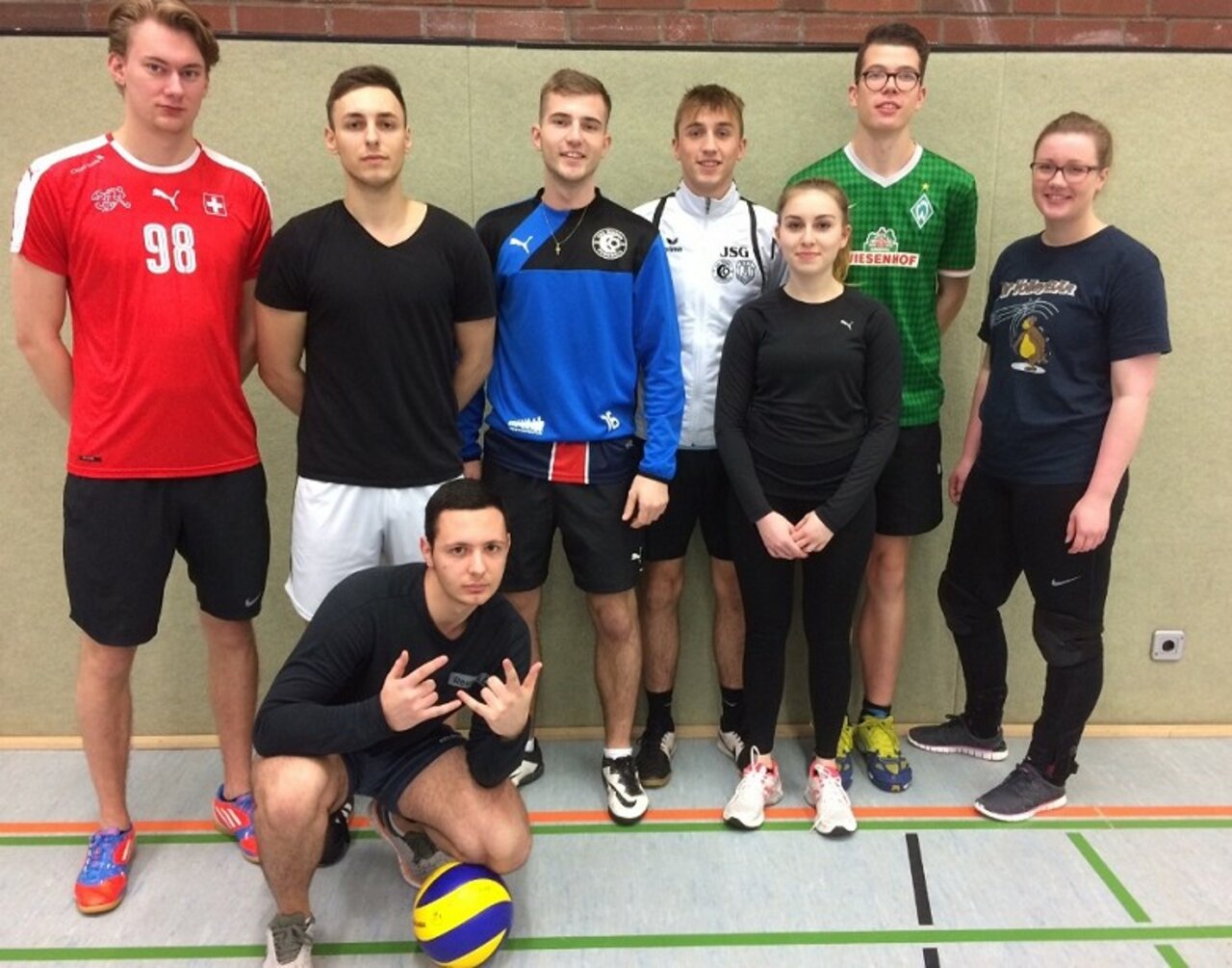 Jahrgang 12 dominiert Weihnachts-Volleyballturnier Image 23
