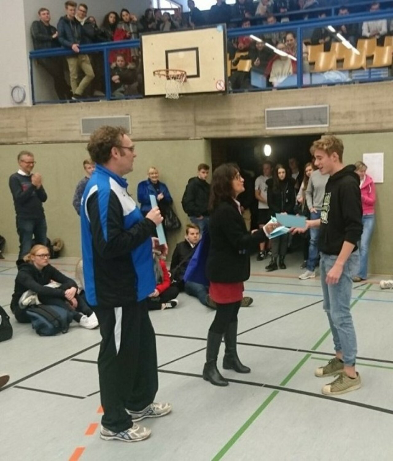 Jahrgang 12 dominiert Weihnachts-Volleyballturnier Image 2