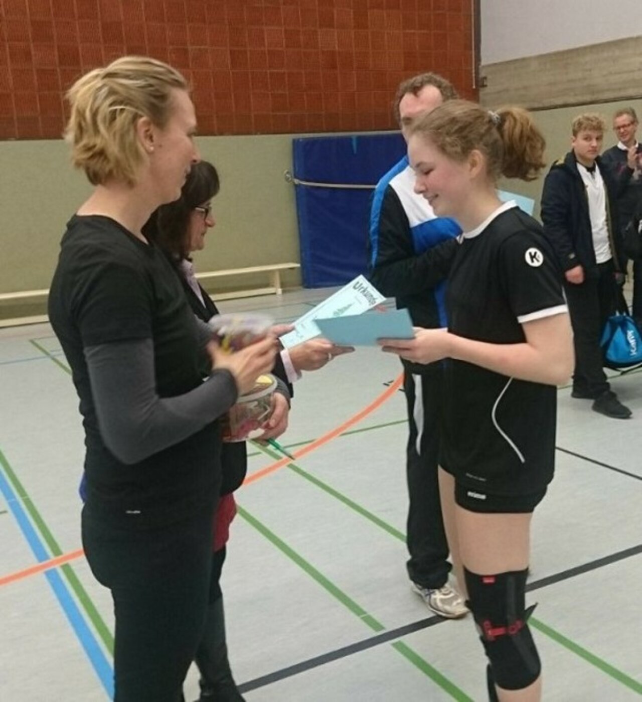 Jahrgang 12 dominiert Weihnachts-Volleyballturnier Image 3