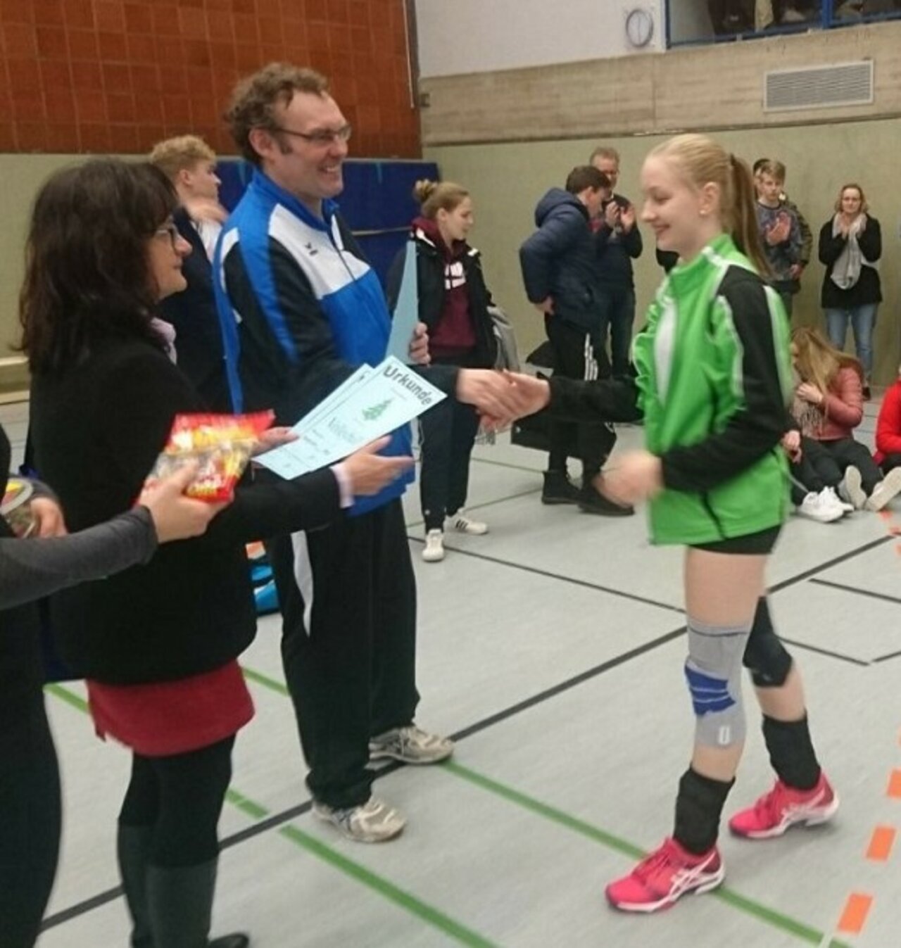 Jahrgang 12 dominiert Weihnachts-Volleyballturnier Image 4