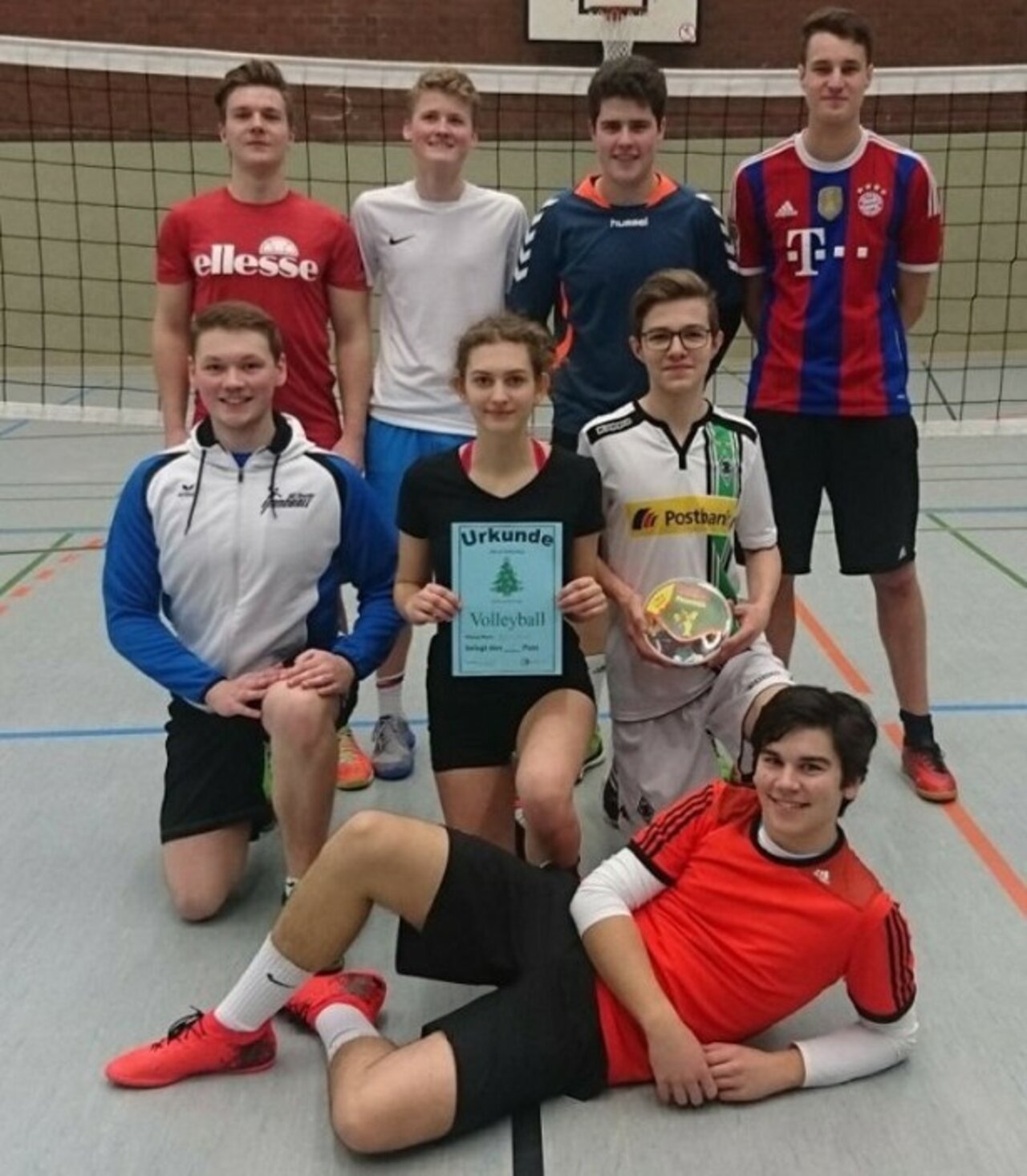 Jahrgang 12 dominiert Weihnachts-Volleyballturnier Image 5