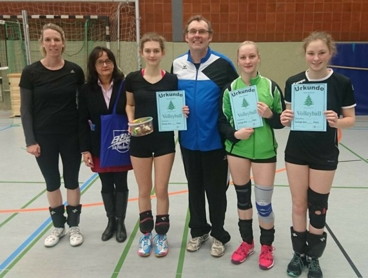 Jahrgang 12 dominiert Weihnachts-Volleyballturnier Image 6