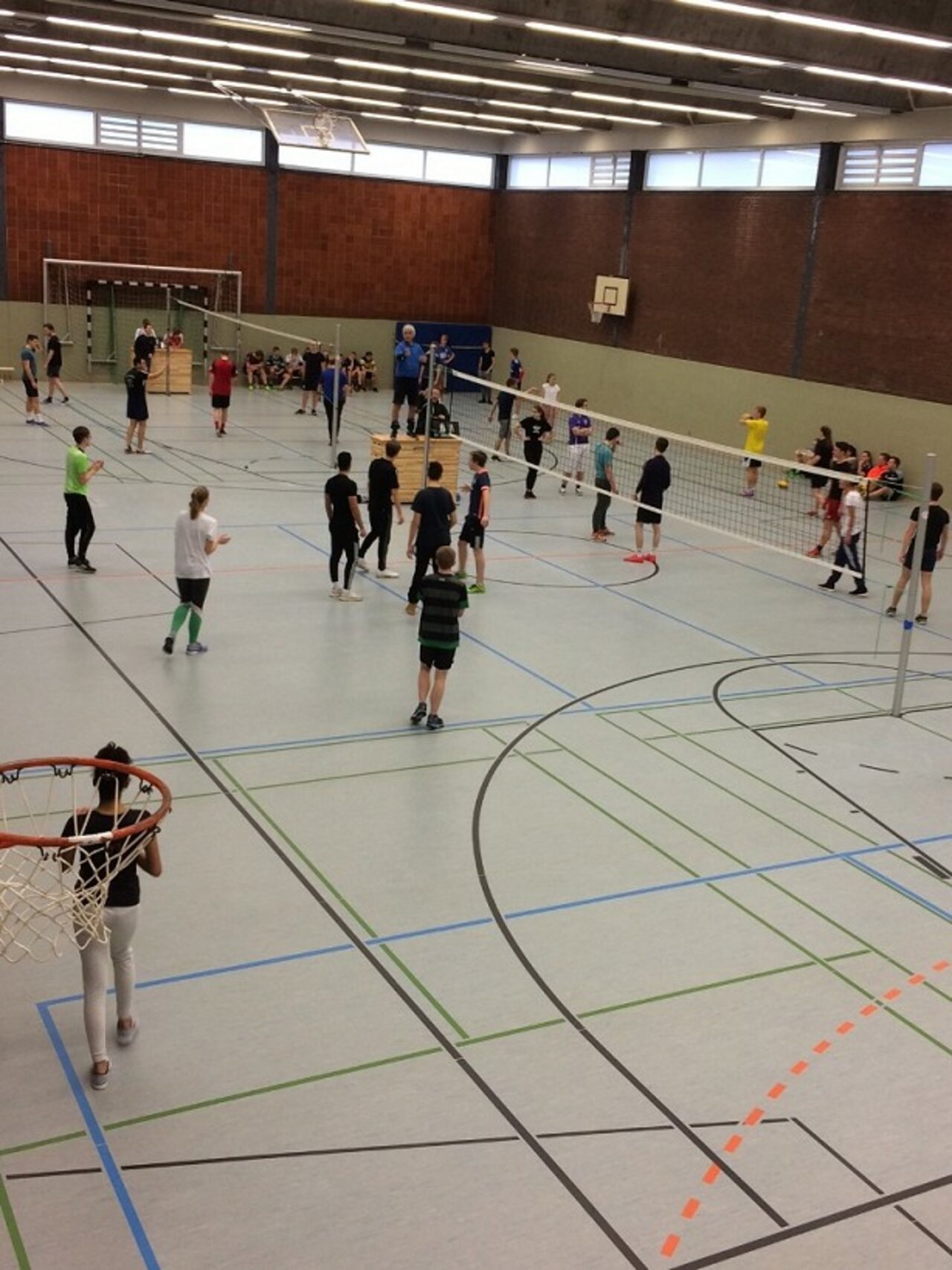Jahrgang 12 dominiert Weihnachts-Volleyballturnier Image 9