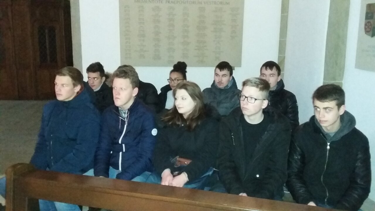 Religionskurse besuchen den Dom zu Osnabrück Image 3