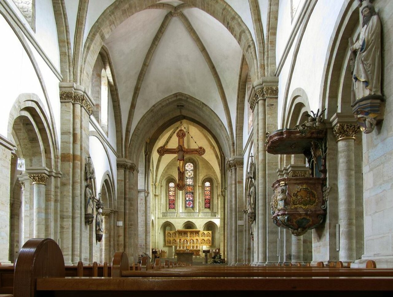 Religionskurse besuchen den Dom zu Osnabrück Image 5