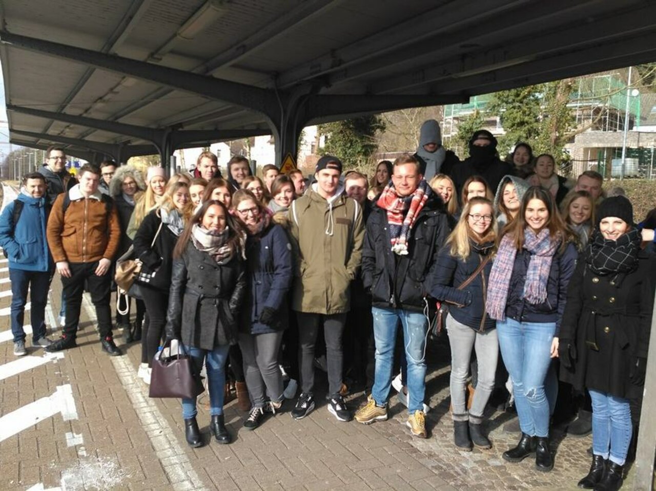 Werksbesichtigung der Industrieklassen bei VW in Hannover-Stöcken Image 4