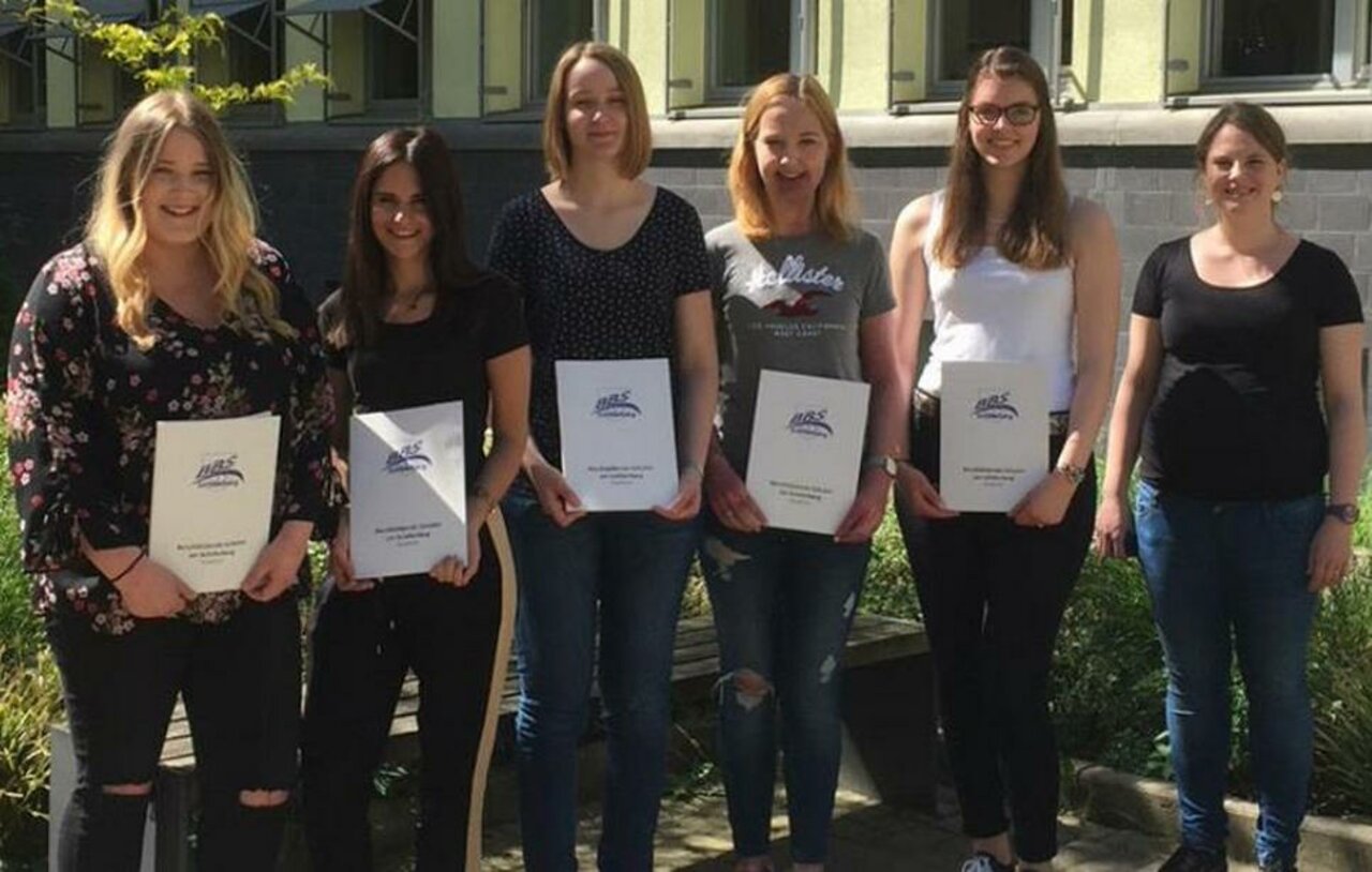 Erfolgreiche KMK-Fremdsprachenzertifizierung in Englisch im Industrie- und Bankenbereich Image 1