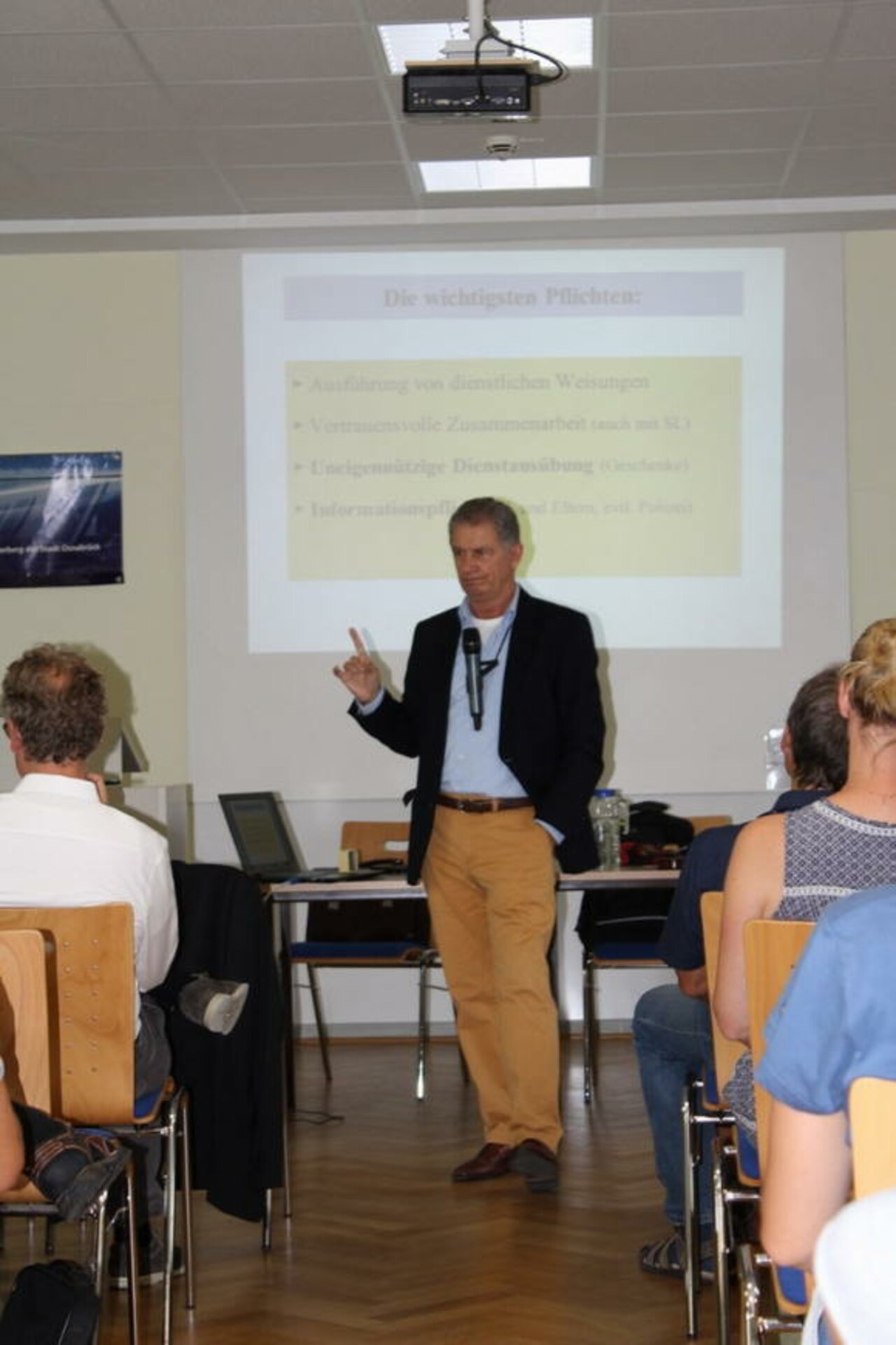 Schulinterne Fortbildung zum Thema Schulrecht Image 1