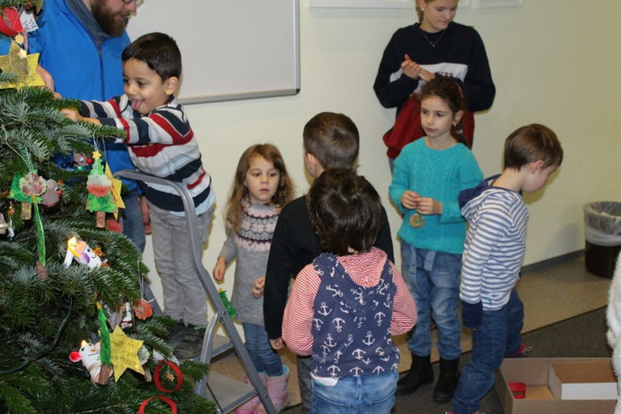 Kita-Kinder läuten Adventszeit ein Image 2