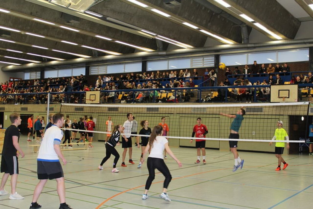 Tolle Spiele beim Weihnachts-Volleyballturnier Image 13