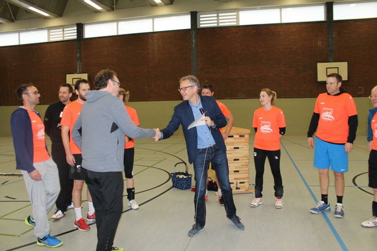 Tolle Spiele beim Weihnachts-Volleyballturnier
