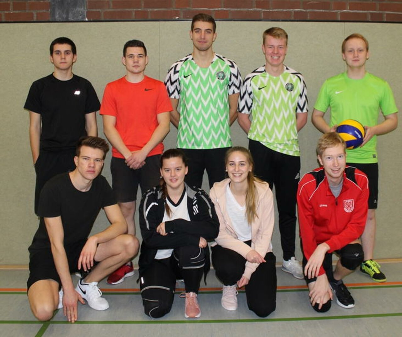 Tolle Spiele beim Weihnachts-Volleyballturnier Image 25