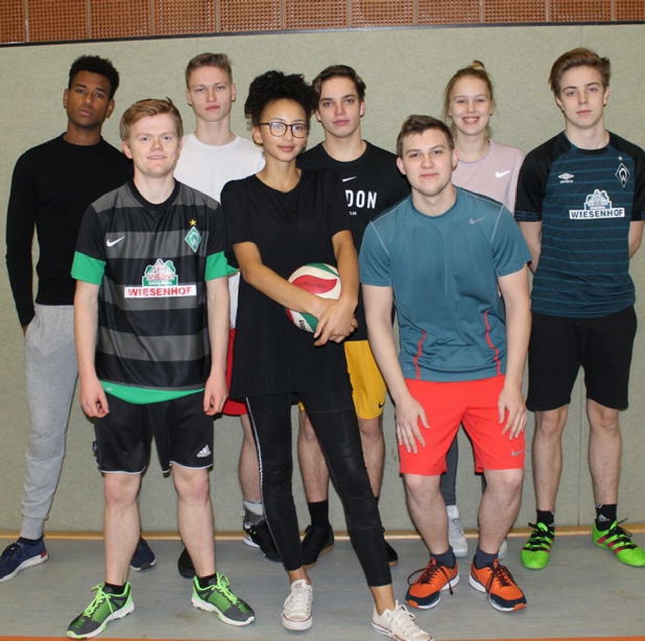 Tolle Spiele beim Weihnachts-Volleyballturnier Image 26