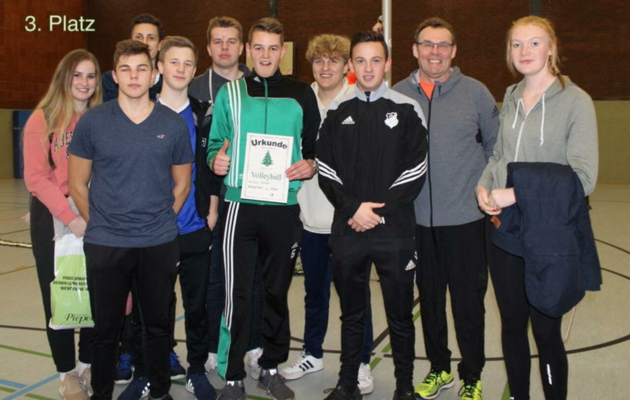Tolle Spiele beim Weihnachts-Volleyballturnier Image 29