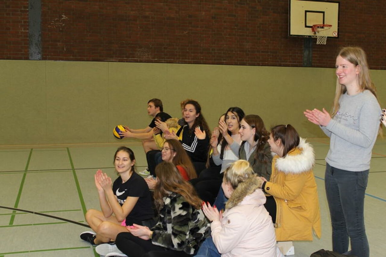 Tolle Spiele beim Weihnachts-Volleyballturnier Image 5