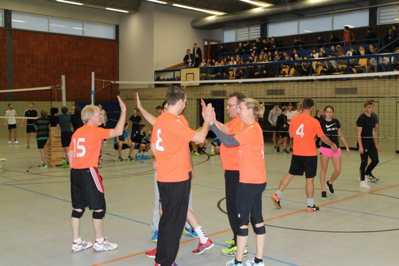 Tolle Spiele beim Weihnachts-Volleyballturnier Image 9