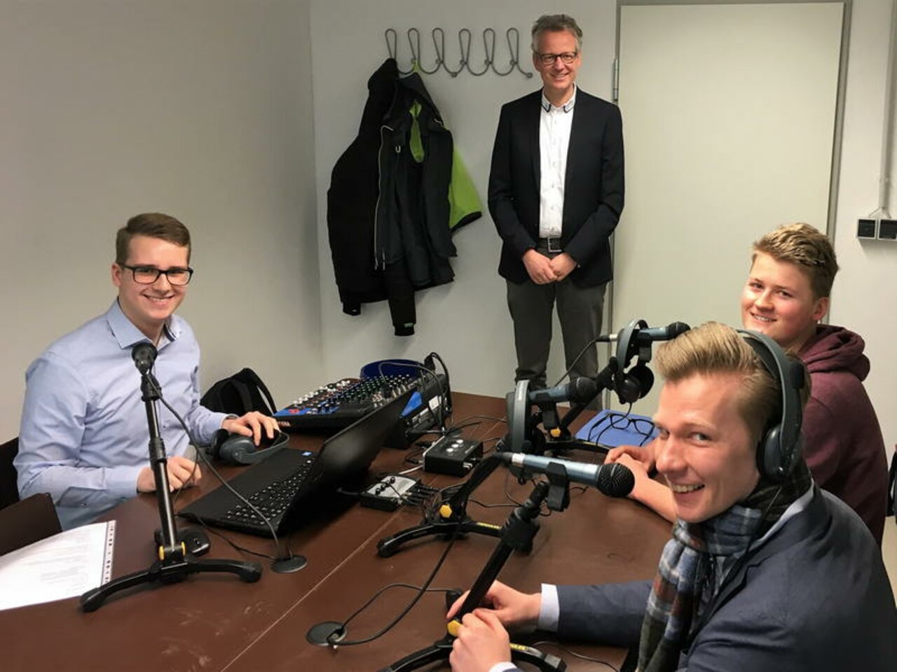 MdB Matthias Seestern-Pauly zu Gast an unserer Schule Image 1