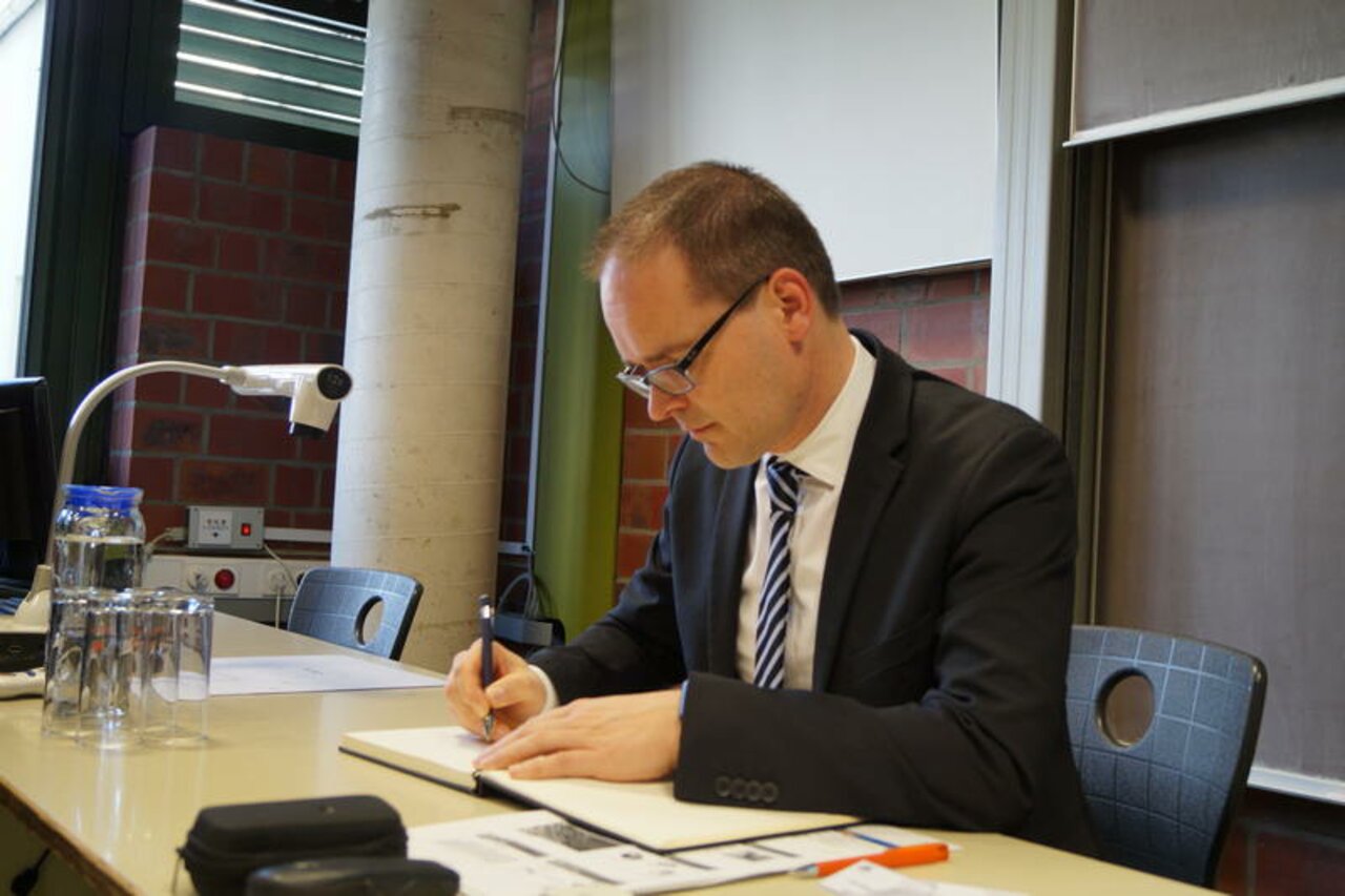 Projekt „Industrie 4.0“: Kultusminister Tonne begutachtet Fortschritte
