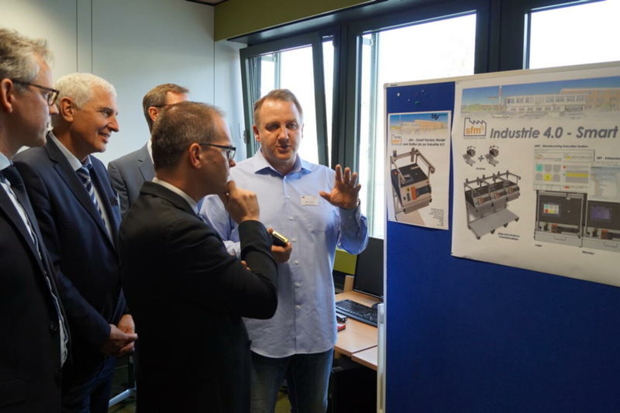 Projekt „Industrie 4.0“: Kultusminister Tonne begutachtet Fortschritte Image 3
