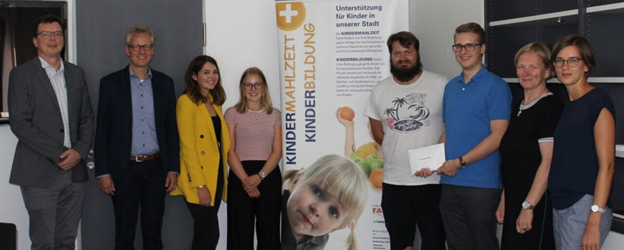 Abiturienten spenden für die Kindermahlzeit Image 1