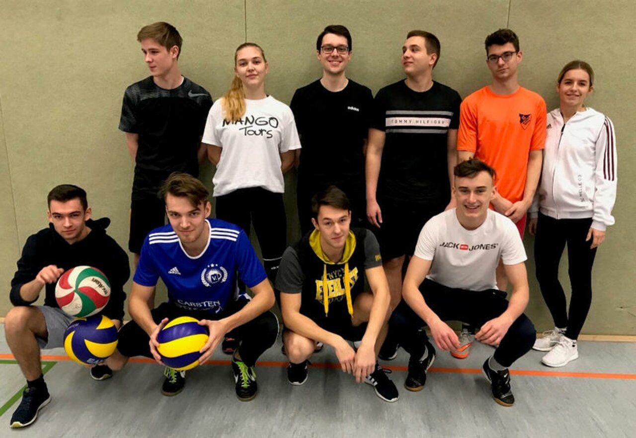 Spannende Spiele beim diesjährigen Weihnachts-Volleyballturnier Image 14