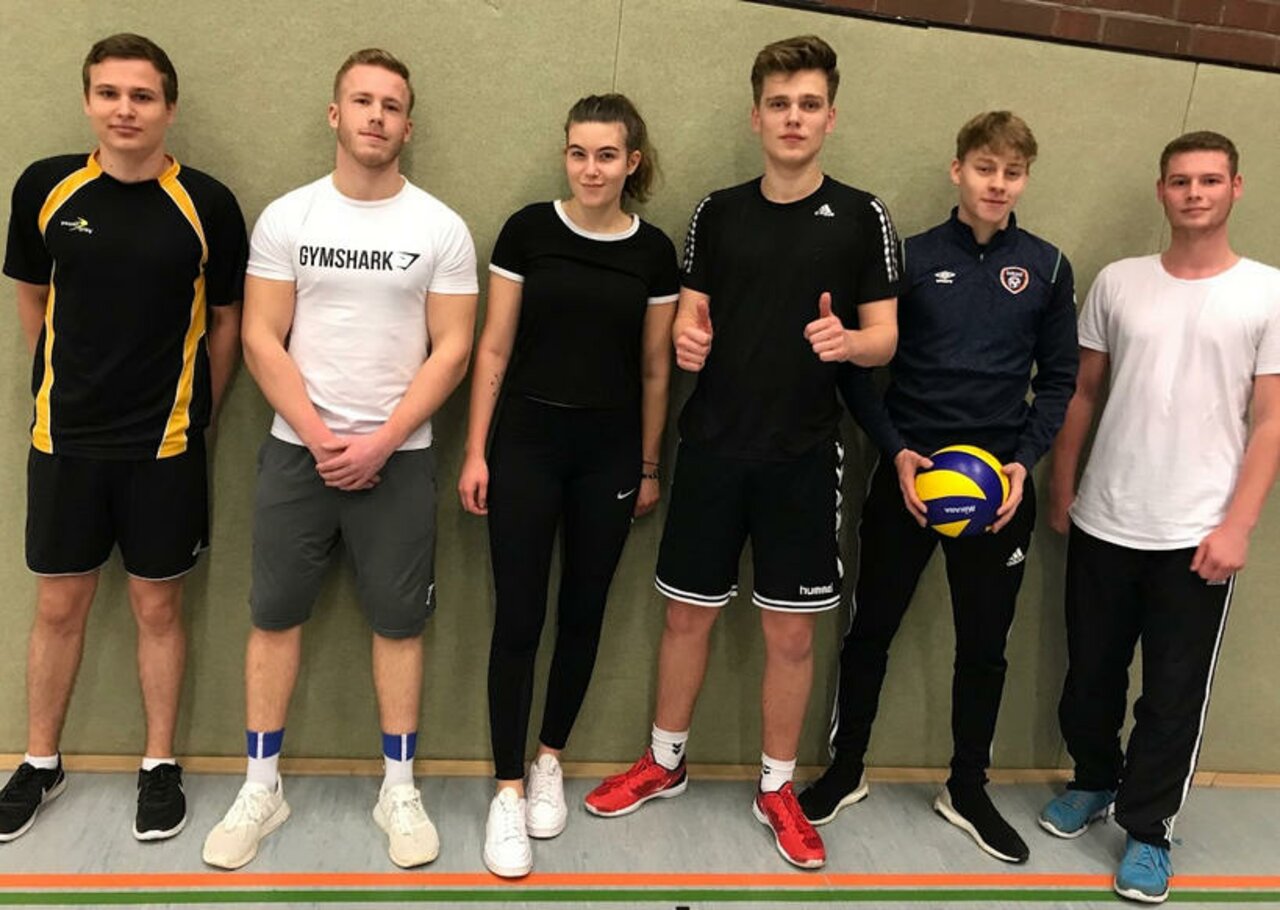 Spannende Spiele beim diesjährigen Weihnachts-Volleyballturnier Image 15