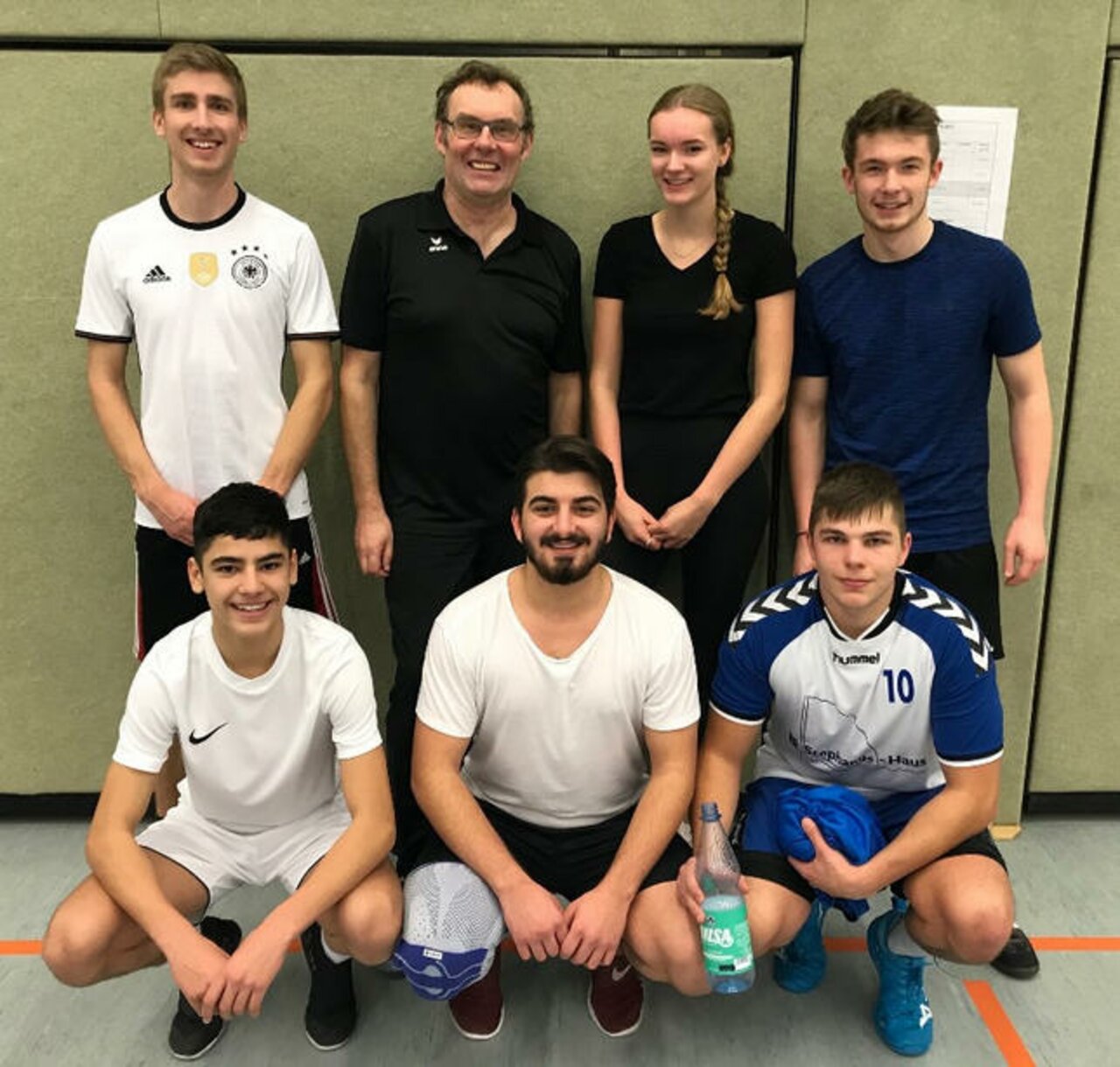Spannende Spiele beim diesjährigen Weihnachts-Volleyballturnier Image 16