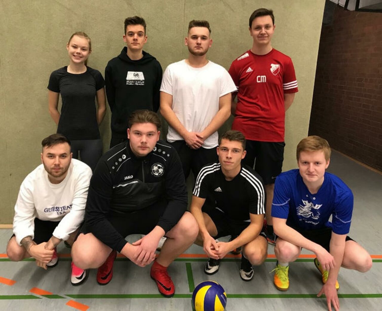 Spannende Spiele beim diesjährigen Weihnachts-Volleyballturnier Image 19