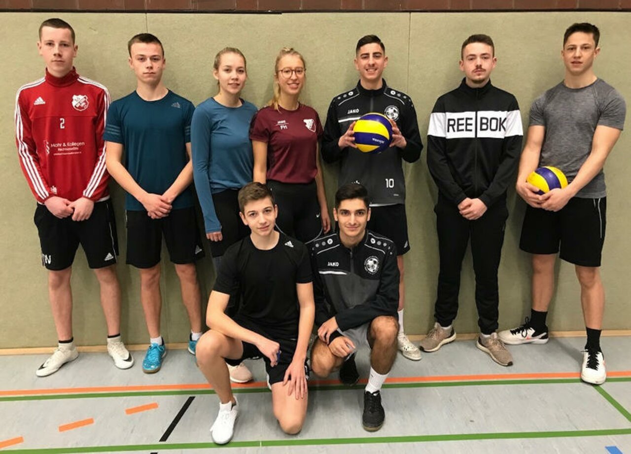 Spannende Spiele beim diesjährigen Weihnachts-Volleyballturnier Image 21