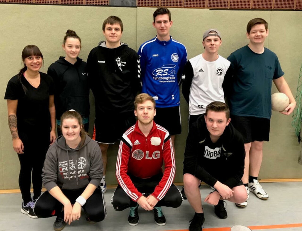 Spannende Spiele beim diesjährigen Weihnachts-Volleyballturnier Image 24