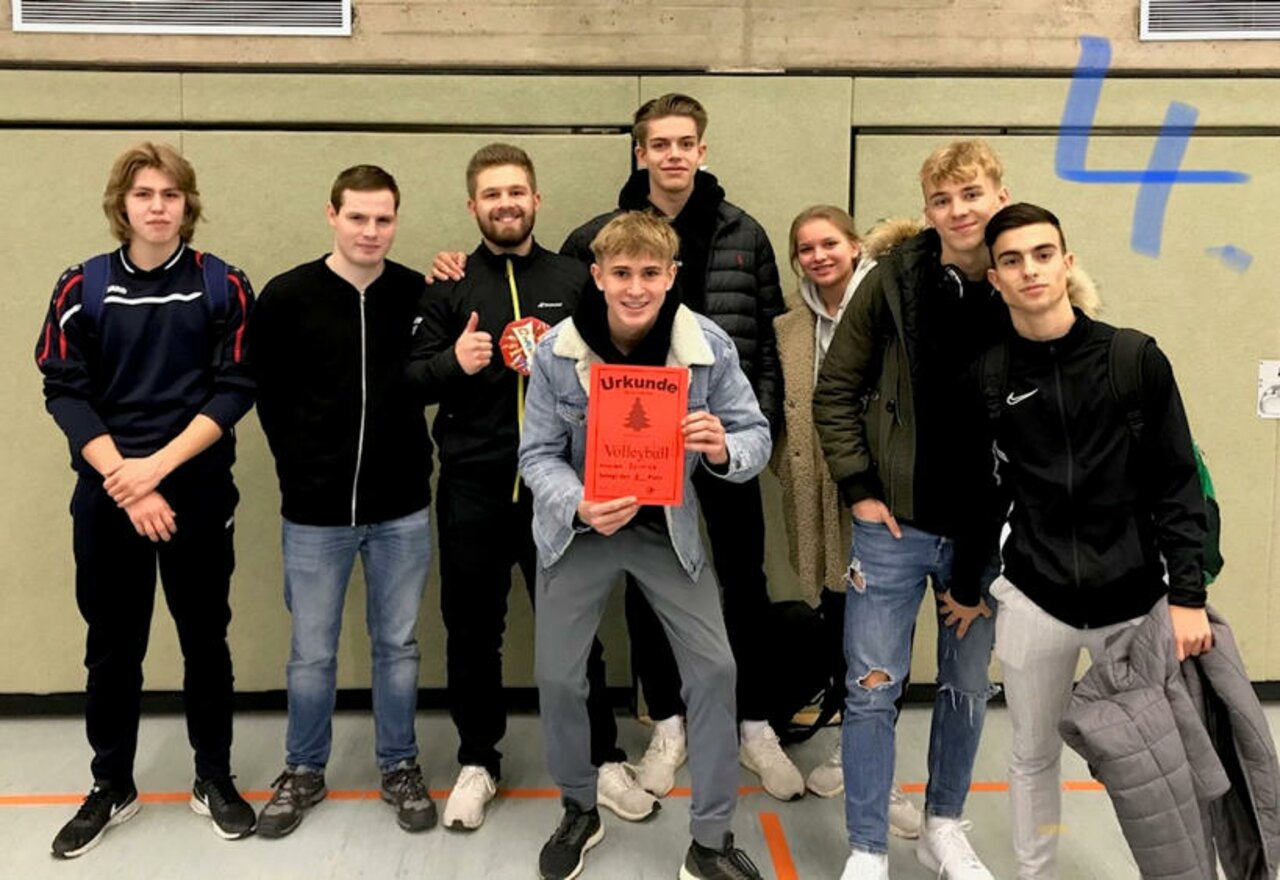 Spannende Spiele beim diesjährigen Weihnachts-Volleyballturnier Image 4