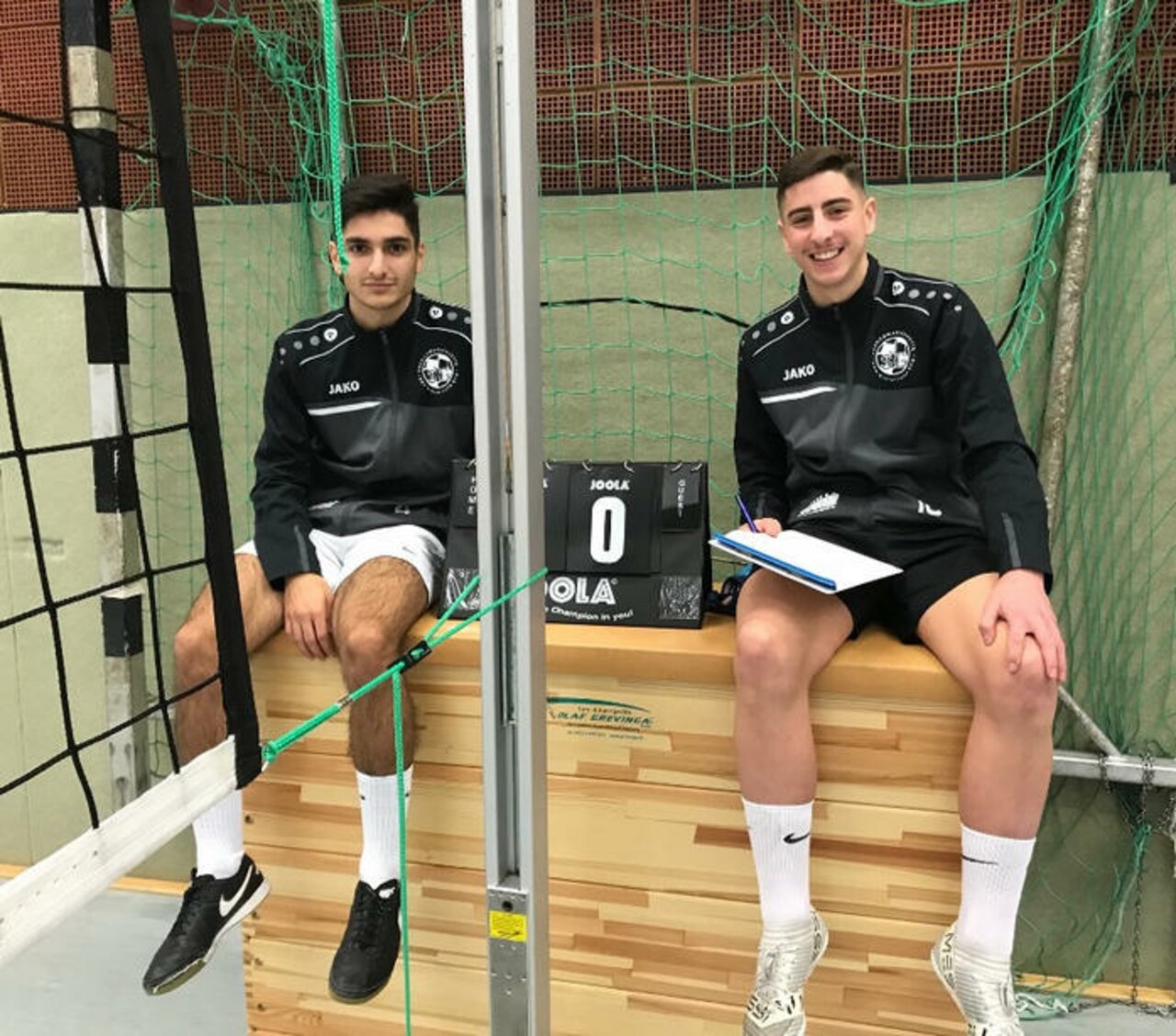 Spannende Spiele beim diesjährigen Weihnachts-Volleyballturnier Image 8