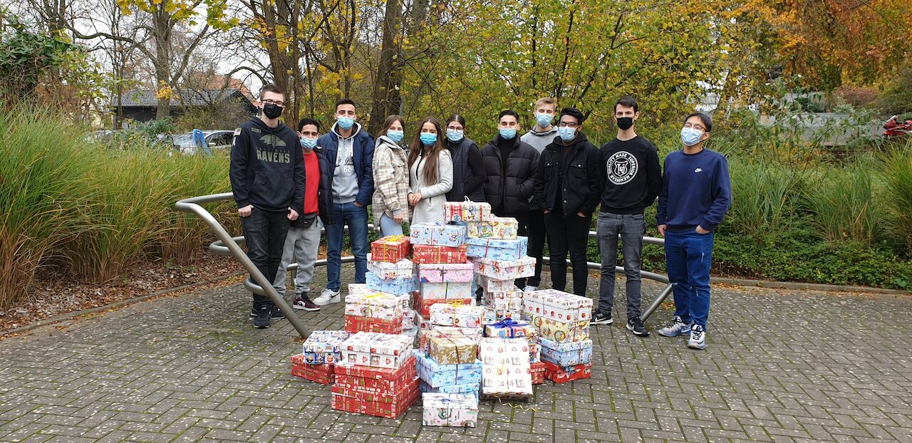 Weihnachtspäckchen für Kinder und Jugendliche Image 2
