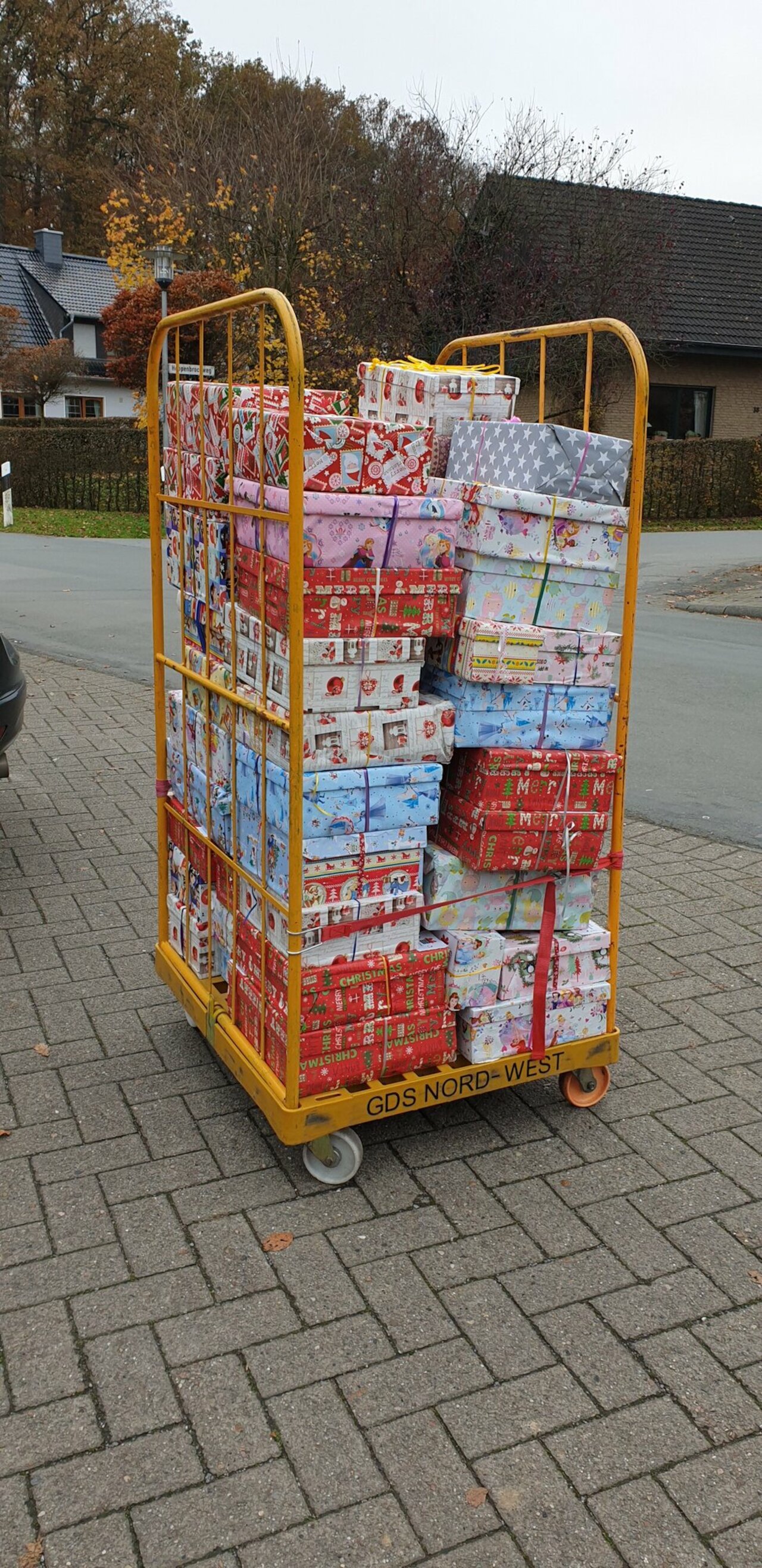Weihnachtspäckchen für Kinder und Jugendliche Image 4