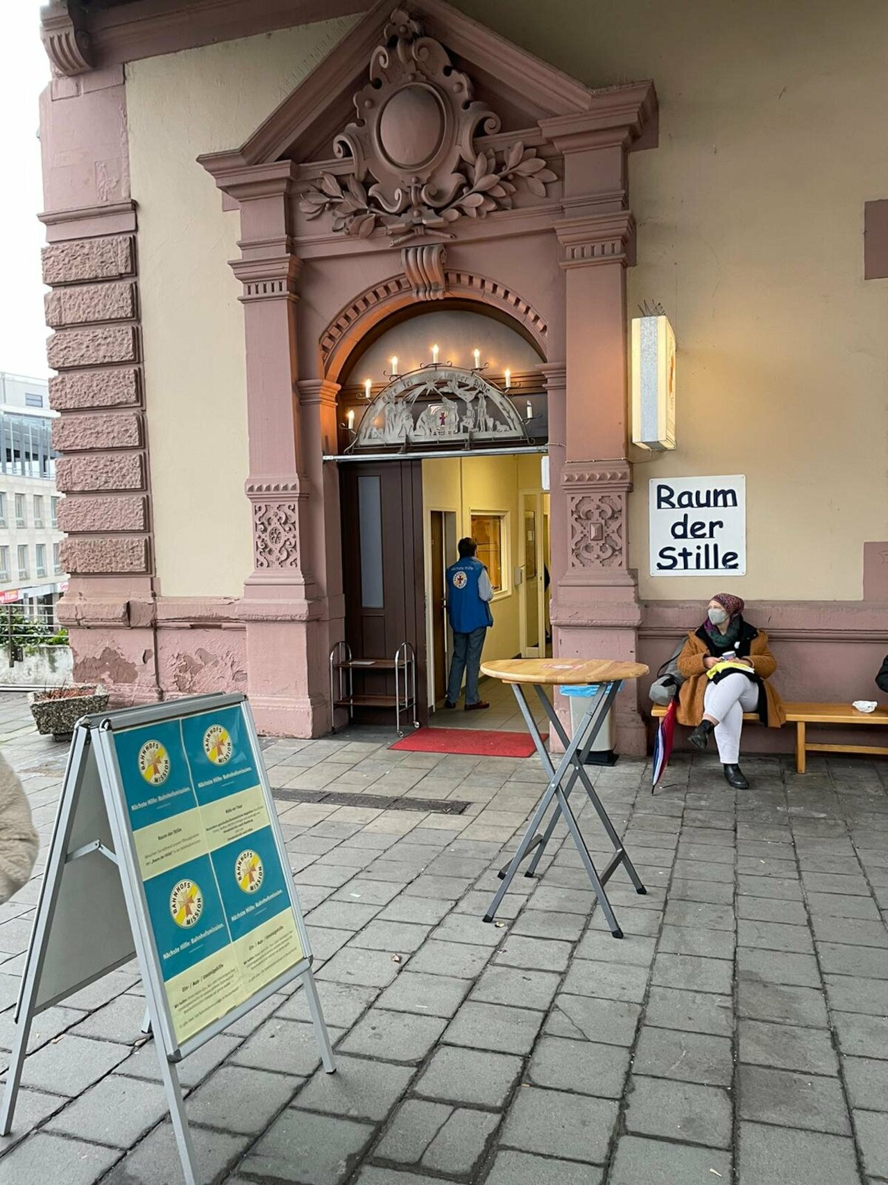 Religionskurs besucht die Bahnhofsmission Image 3