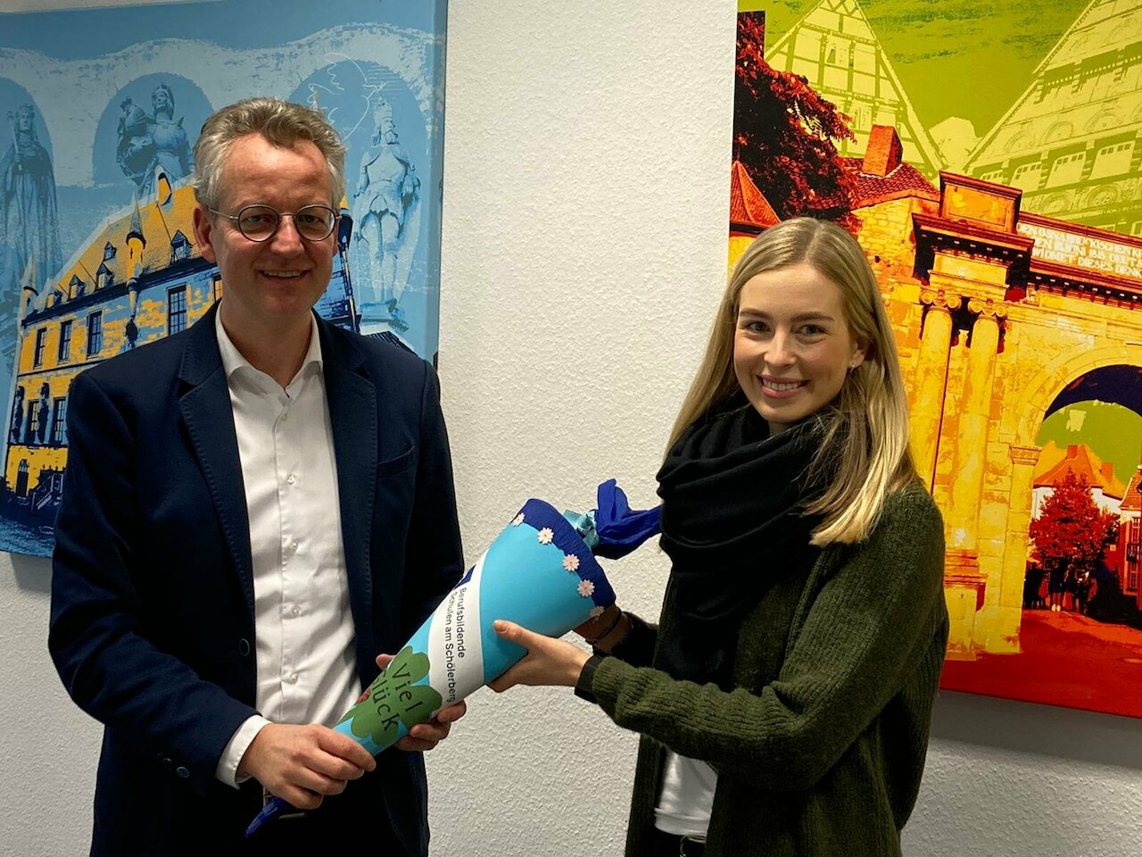 Neue Vertretungslehrerin Image 1