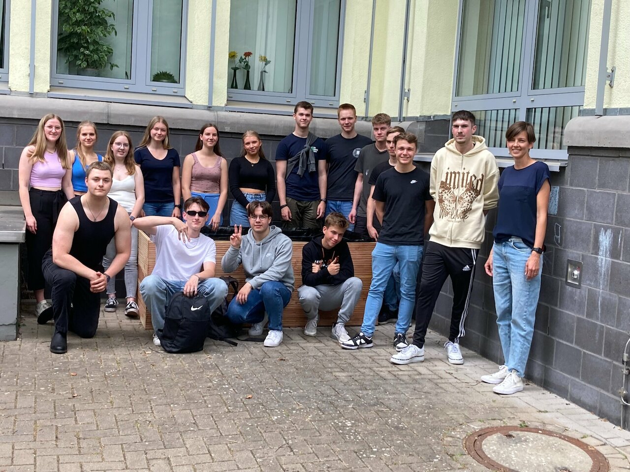 Unsere Schule grüner machen - Kräuter und Gemüse für alle! 