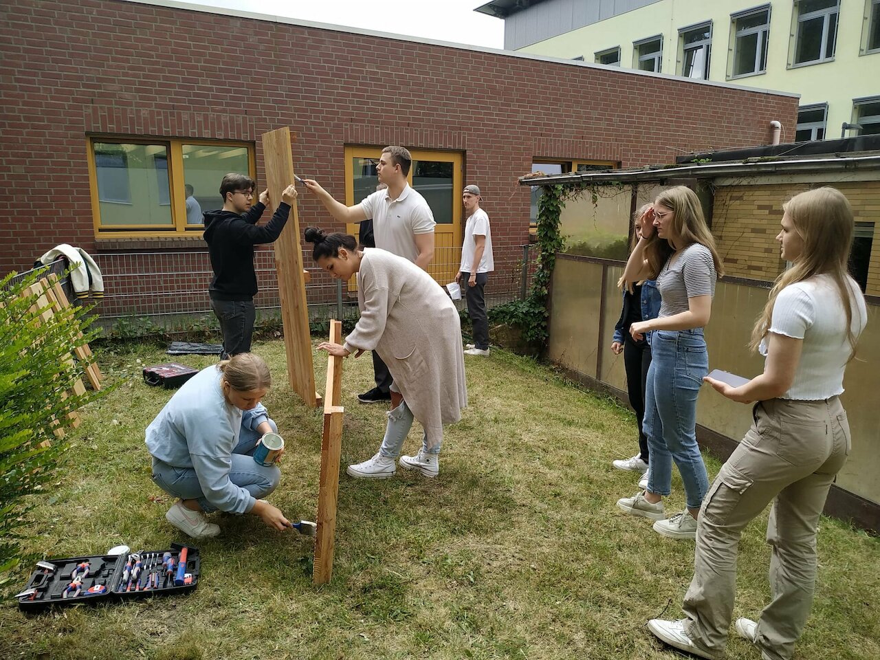 Unsere Schule grüner machen - Kräuter und Gemüse für alle! Image 3