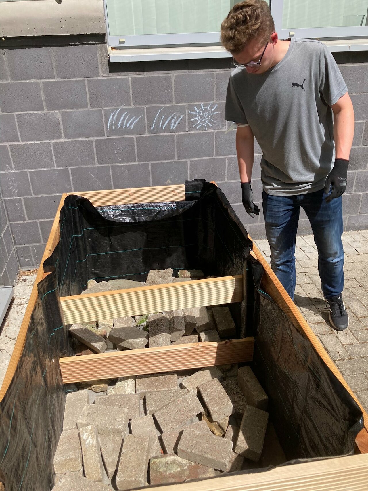 Unsere Schule grüner machen - Kräuter und Gemüse für alle! Image 4