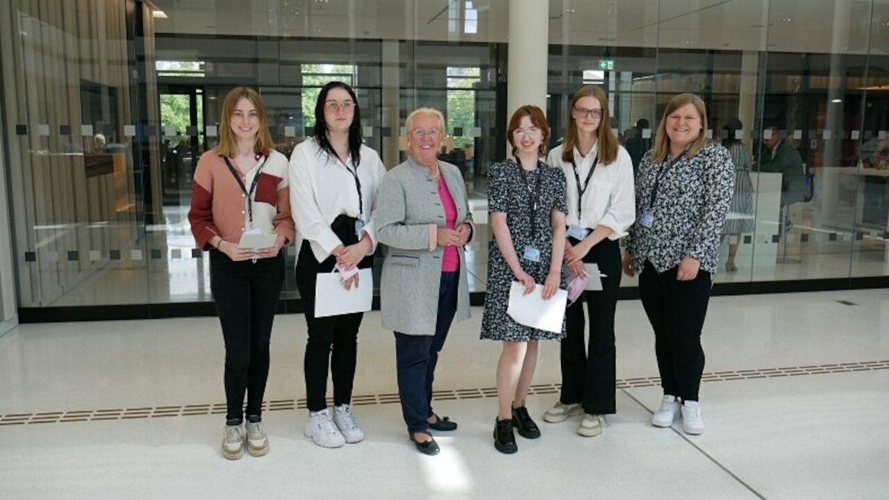 Schülerzeitung berichtet direkt aus dem Landtag (Teil II) Image 2