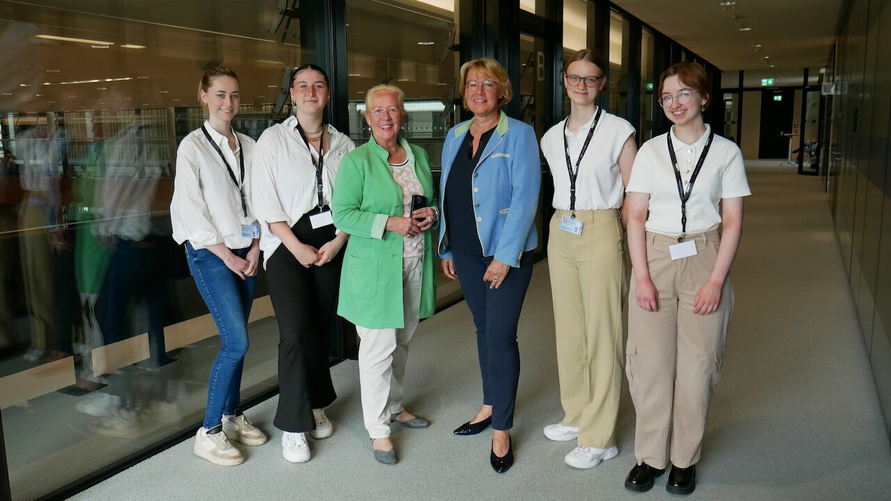Schülerzeitung berichtet direkt aus dem Landtag (Teil II) Image 3