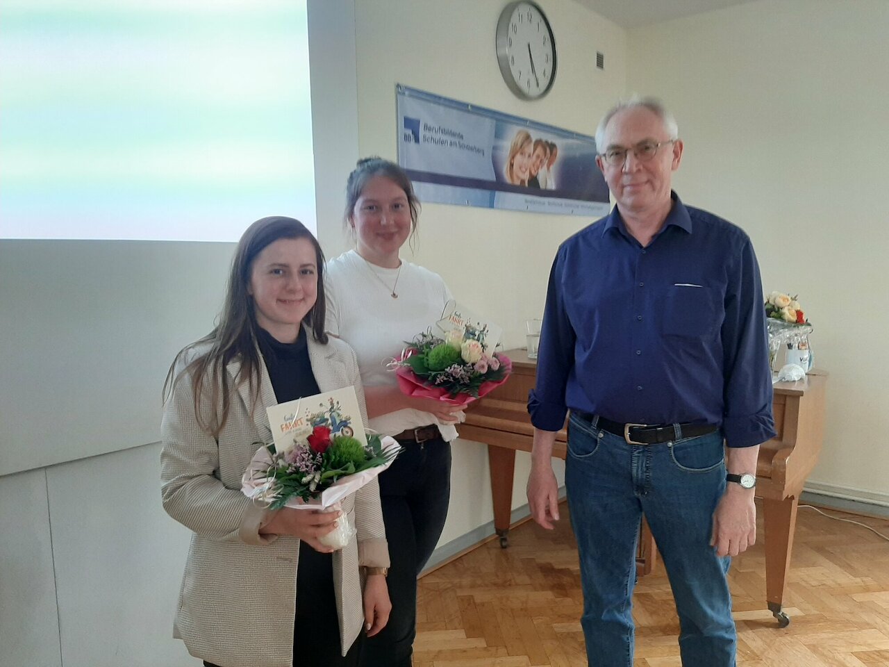 Abschied von unseren Vertretungslehrerinnen Image 2